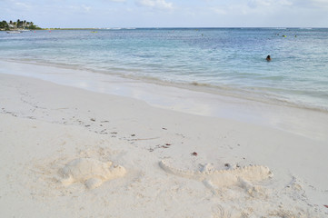 Fototapeta na wymiar Sand sculpture on the beach.
