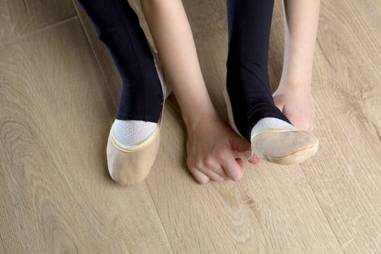 Footwear for rhythmic gymnastics