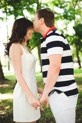 Obraz premium lovely happy couple at summer park