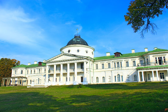 beautiful view to Kachanivka Palace