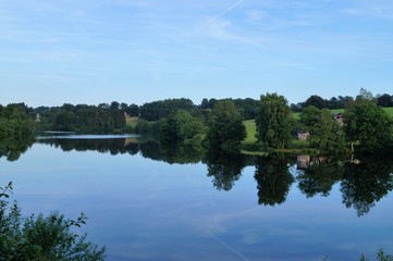 Fototapeta na wymiar Lac de Robertville en Belgique