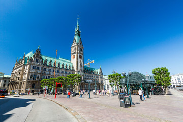 Fototapeta na wymiar Exterior view of the town hall of Hamburg