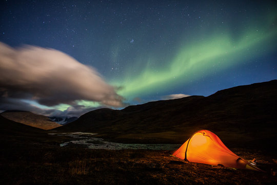 Tent and Northern lights