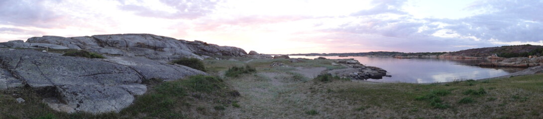 Obraz premium Sunset panorama with stony beach near Verdens end in Norway