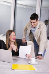 Obraz premium Successful business people at the office. Man and woman discussing business.