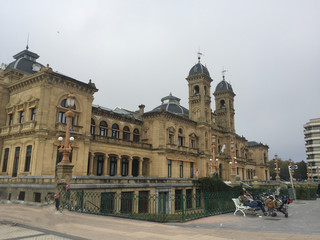 Fototapeta na wymiar ayuntamiento de San Sebastian