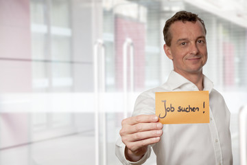 Geschäftsmann auf Jobsuche