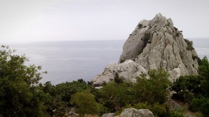 скала с видом на море