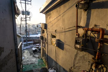 Fotobehang Smal steegje Sunset into a narrow alleyway  © aaron90311