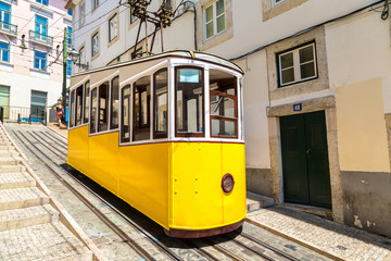 Fototapeta na wymiar Funicular in the city center of Lisbon