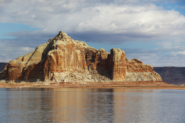 Fototapeta na wymiar Rock Formation along the shore of Lake Powell
