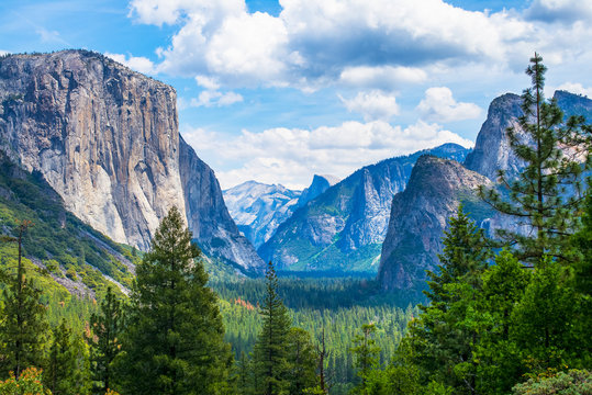 Tunnel View at Yosemite National Park Valley, California, USA