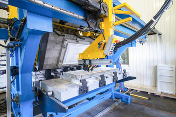 closeup molding and cast press machine for the manufacture of plastic parts using polymers for  refrigerator