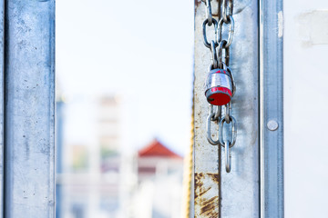 Key lock with a chain