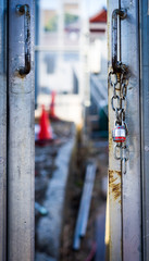 Key lock with a chain