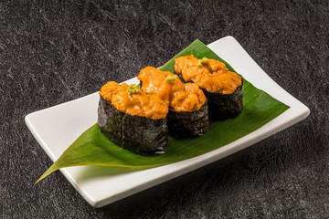 うにの軍艦巻き Japanese gourmet genuine finger sushi