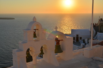 Coucher du Soleil sur beau clocher grecque, Cyclades