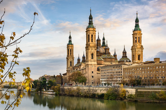 Pilar Bilder Durchsuchen 11,444 Archivfotos, und