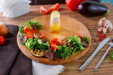 Salad leaves with sliced roast beef and sun-dried cherry tomatoes