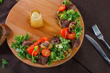 Salad leaves with sliced roast beef and sun-dried cherry tomatoes