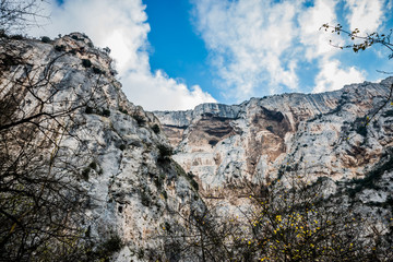 Montagnes autours du Gouffre de Fontaine-de-Vaucluse