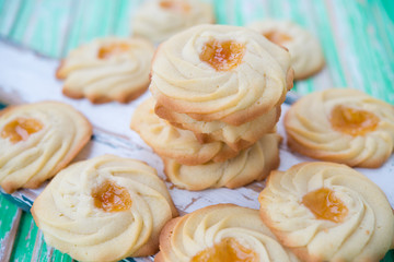Obraz na płótnie Canvas Home-made cookies of kurabie with apricot jam 