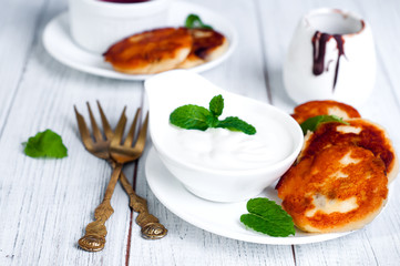 Summer cottage cheese pancakes
