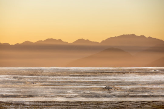 Fototapeta Balcone su montagne al tramonto