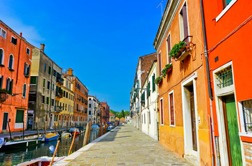 Fototapeta na wymiar View of the colorful Venetian houses along the canal in Venice