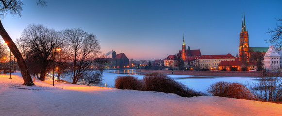 Wrocław zimowa panorama Ostrowa Tumskiego - obrazy, fototapety, plakaty