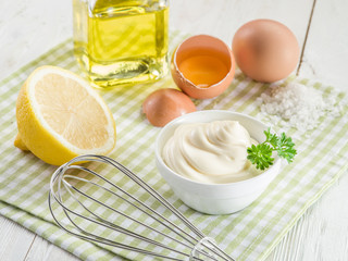 Natural mayonnaise ingredients and the sauce itself.