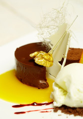 Dark chocolate cake or mousse