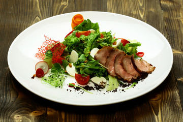 Green salad with baked meat