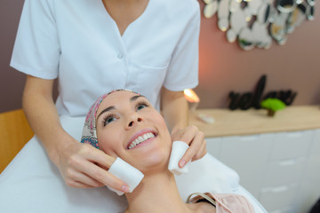 Obraz na płótnie Canvas client having a facial massage