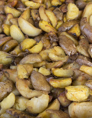 Roasted potato in bowl on wooden table