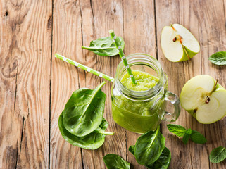 Green smoothie with spinach and apple.