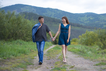 Obraz na płótnie Canvas Lovers man and woman walking on a rural road.