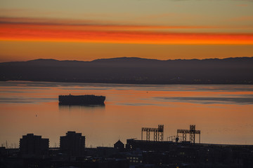 Fototapeta premium San Francisco Bay Colorful Dawn