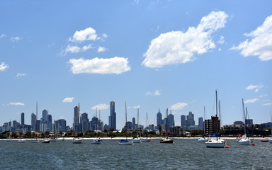 Fototapeta na wymiar Melbourne skyline from St Kilda (Victoria Australia). View from a wooden jetty over the city of Melbourne in the Port Phillip Bay in Victoria and many yachts on the quay.