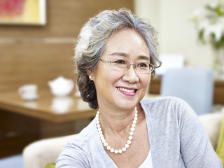 Fototapeta na wymiar portrait of a smiling senior asian woman
