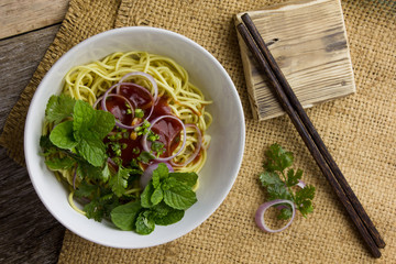 The spaghetti in a white plate on the table