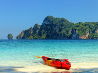 Colorful kayak at Ao Yongkasem beach on Phi Phi Don Island, Krab © donyanedomam