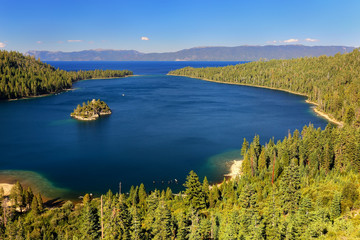 Naklejka premium Emerald Bay at Lake Tahoe with Fannette Island, California, USA