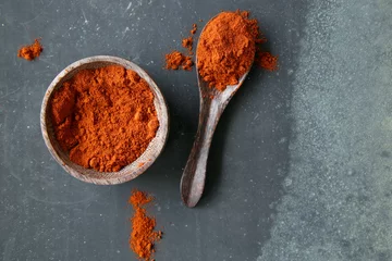 Gardinen Grounded red paprika (chili powder) in a bowl © triocean