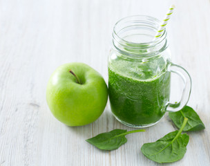 healthy green spinach smoothie