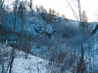 Fototapeta premium View of snow-covered mountains on a cold day