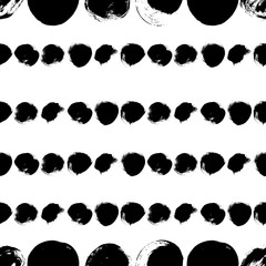 Seamless black and white pattern with circles