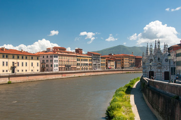 Pisa Stadtansicht mit dem Fluß Arno