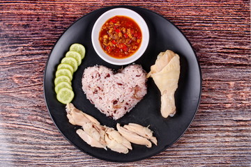 Streamed red brown oily rice and streamed chicken .