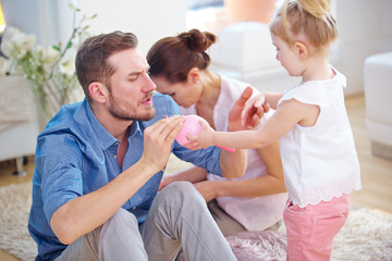 Alltag in Familie mit Kind